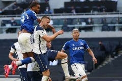 欧冠新军炸裂首秀：90分钟天外飞仙0-2到2-2！改写2大历史